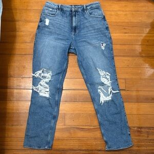 Distressed Straight Leg Jeans in Medium Blue